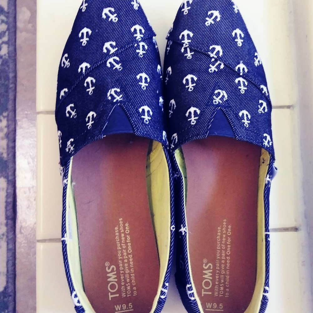 Ladies Toms Shoes, Size 9 1/2